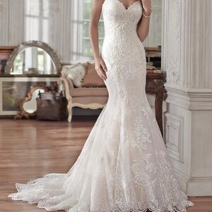 Wedding Dress - Size 2 - Maggie Sottero